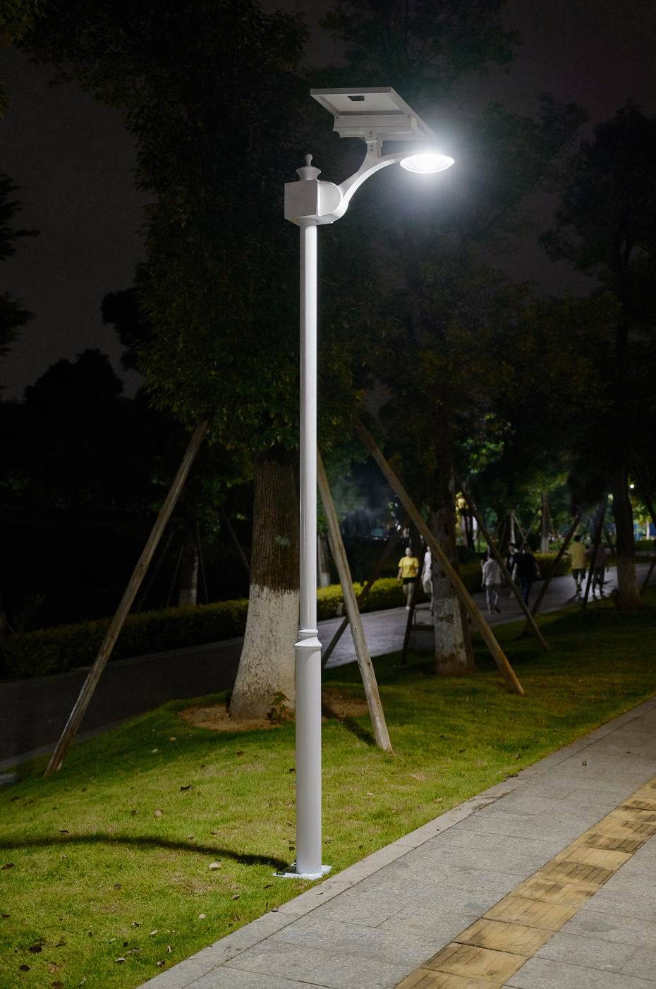 別墅庭院燈光精選 點(diǎn)亮高雅私宅，營(yíng)造溫馨夜景